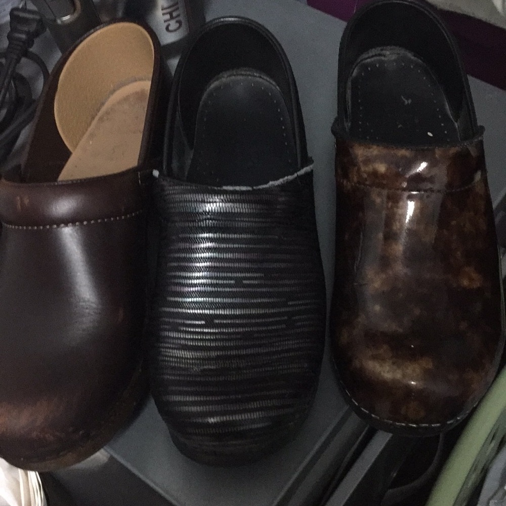 3 pairs of clogs dansko and Sanitas
